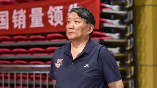 媒体人:篮协让宫鲁鸣闲置八年的决定绝对是一个大错误