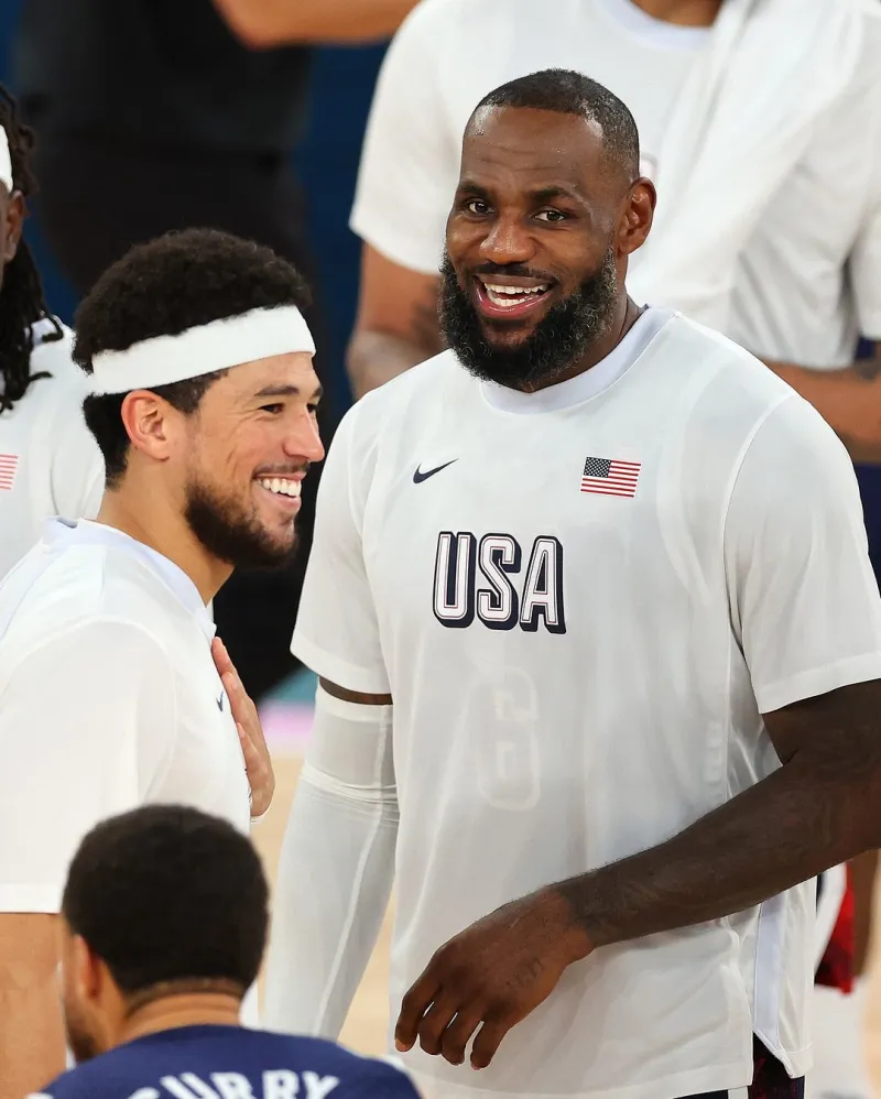 美国男篮庆祝胜利的官方照片:半决赛方向、获胜和晋级