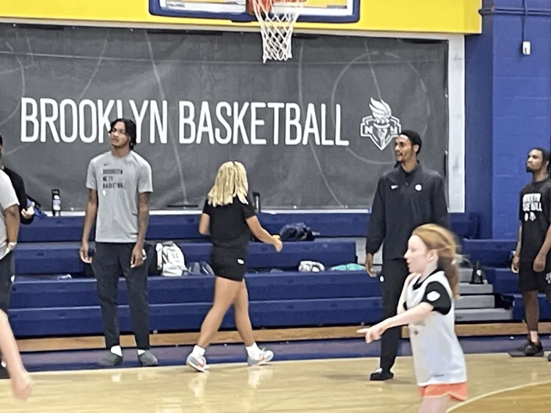 小丑谈篮网重建:我们年轻 可以共同成长 取得成绩