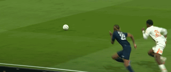 法甲半场：巴科拉闪击阿森西奥 为内维斯送出2次助攻 巴黎圣日耳曼暂时2-0蒙彼利埃 